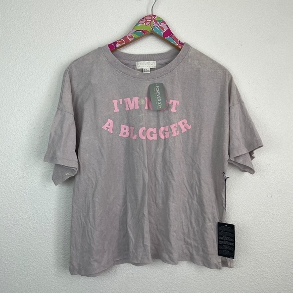NWT Forever 21+ "I'm Not A Blogger" graphic tee size 0x // 2360 - Picture 1 of 3